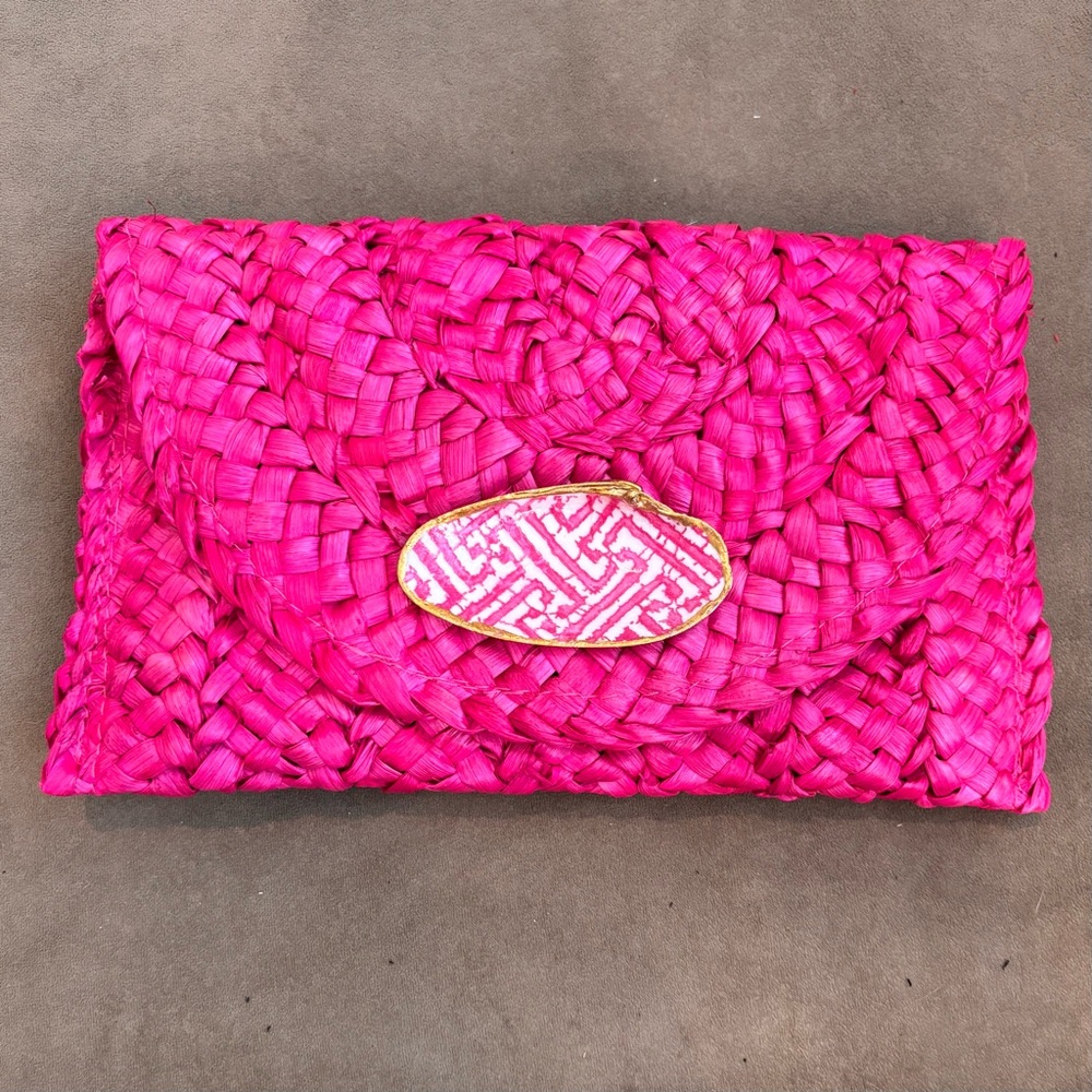 Handmade Fuscia Pink Raffia Straw Clutch Purse w/ Pink Fretwork Shell Accent